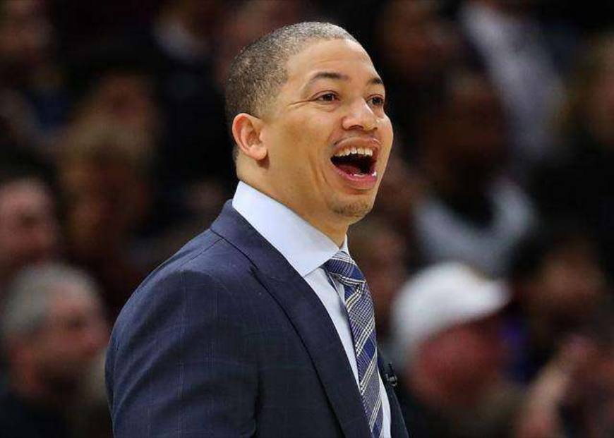 冲刺阶段突围战来临,费耶诺德围绕中超外线爆发,球迷炸锅,医务组通报恢复(打靶归来原唱独唱)-亚博体育网站